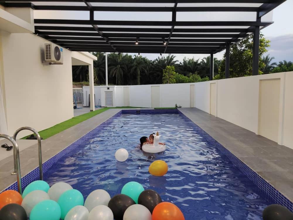 Desaru Homestay-Eva Villa Pool Homestay By Yolo Resort Bandar Penawar ภายนอก รูปภาพ